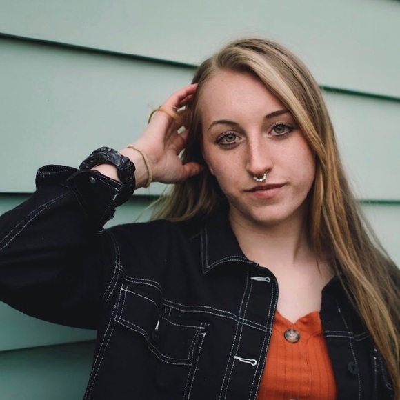 Meet your Posher, Allison - Picture 1 of 1